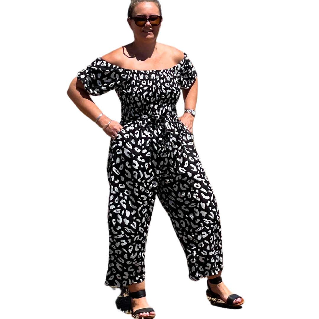 Wineglass Bay Size 14/16 Bandeau sleeve jumpsuit with pockets